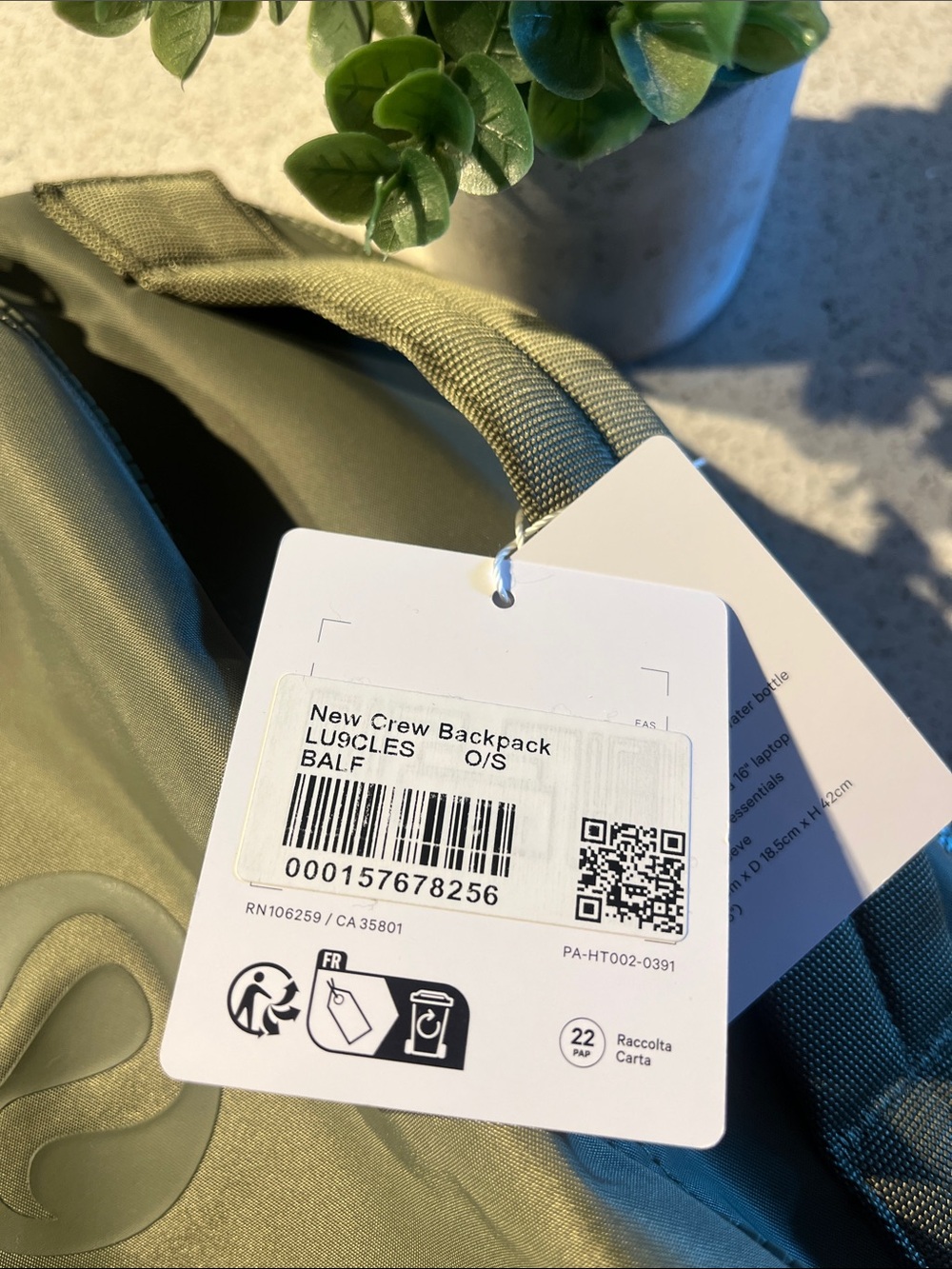 Lululemon New Crew Backpack 22L in Colour Bay Leaf (Olive Green) new with tags - Picture 14 of 16